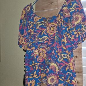 Summer floral top Size 2x